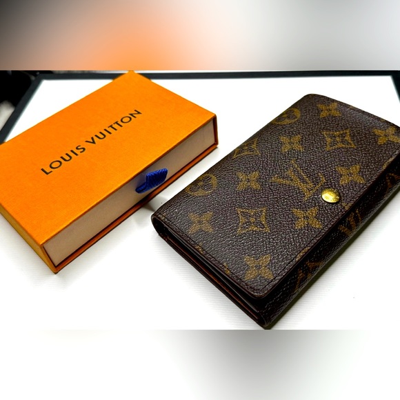 Louis Vuitton Handbags - LV Monogram Snap Compact with Zipper